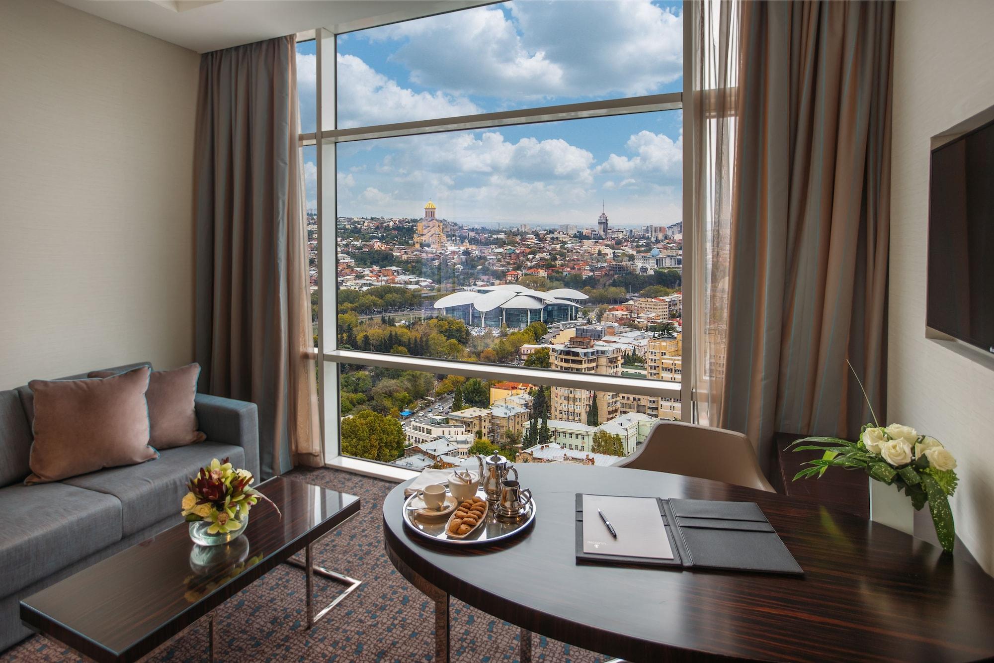 The Biltmore Tbilisi Hotel Bagian luar foto A room at the hotel