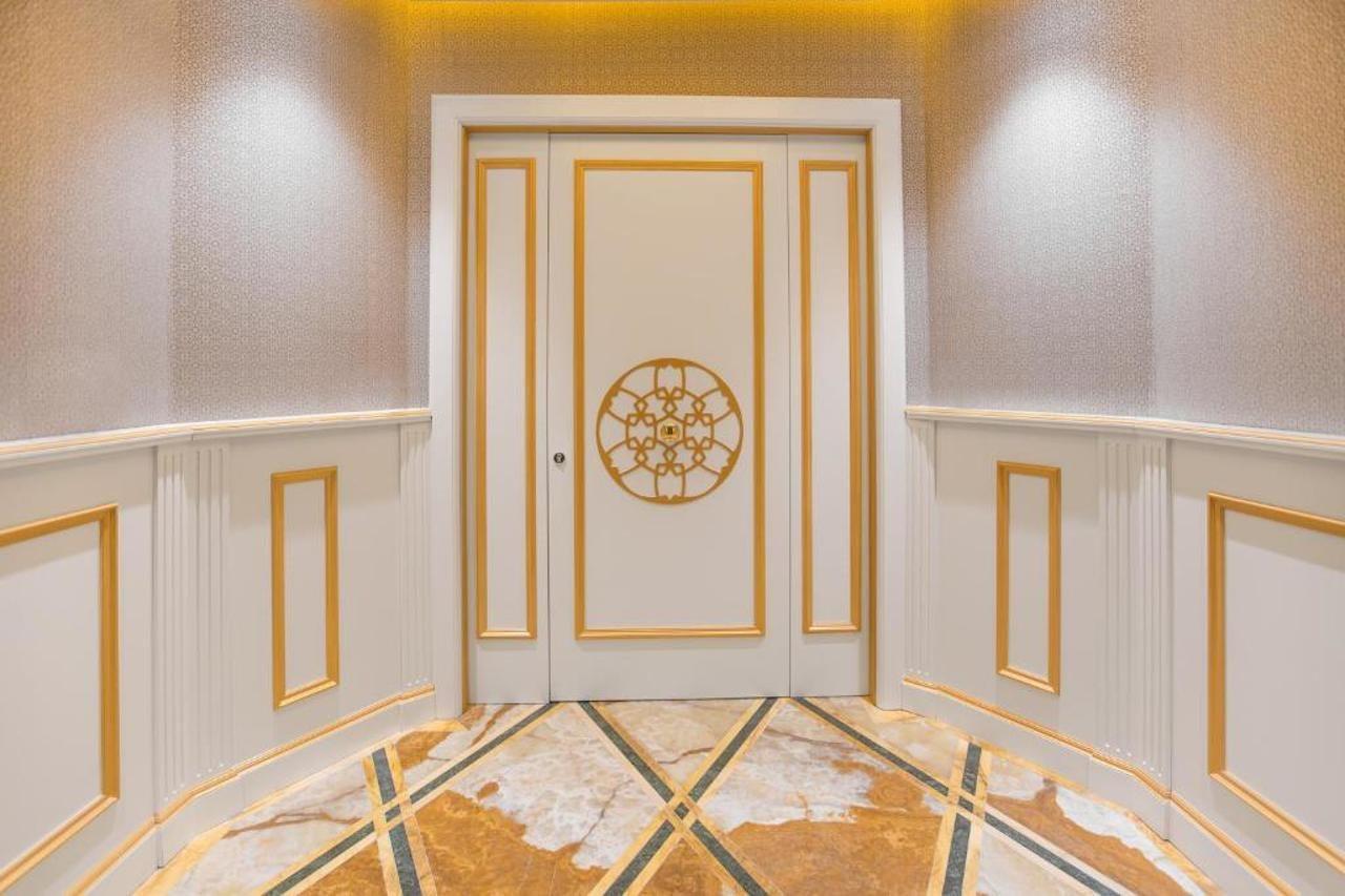 The Biltmore Tbilisi Hotel Bagian luar foto Interior of a home