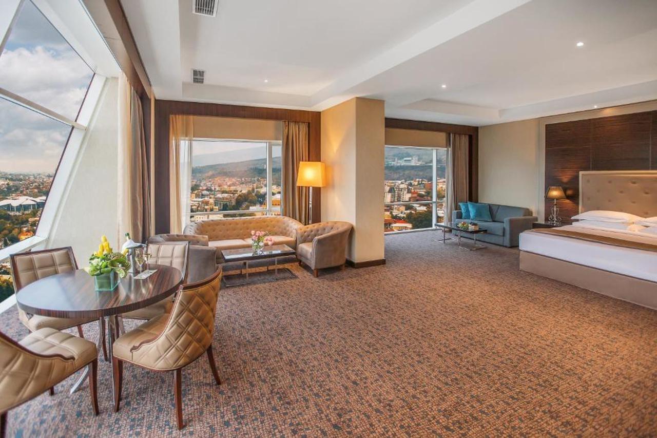 The Biltmore Tbilisi Hotel Bagian luar foto Executive Suite