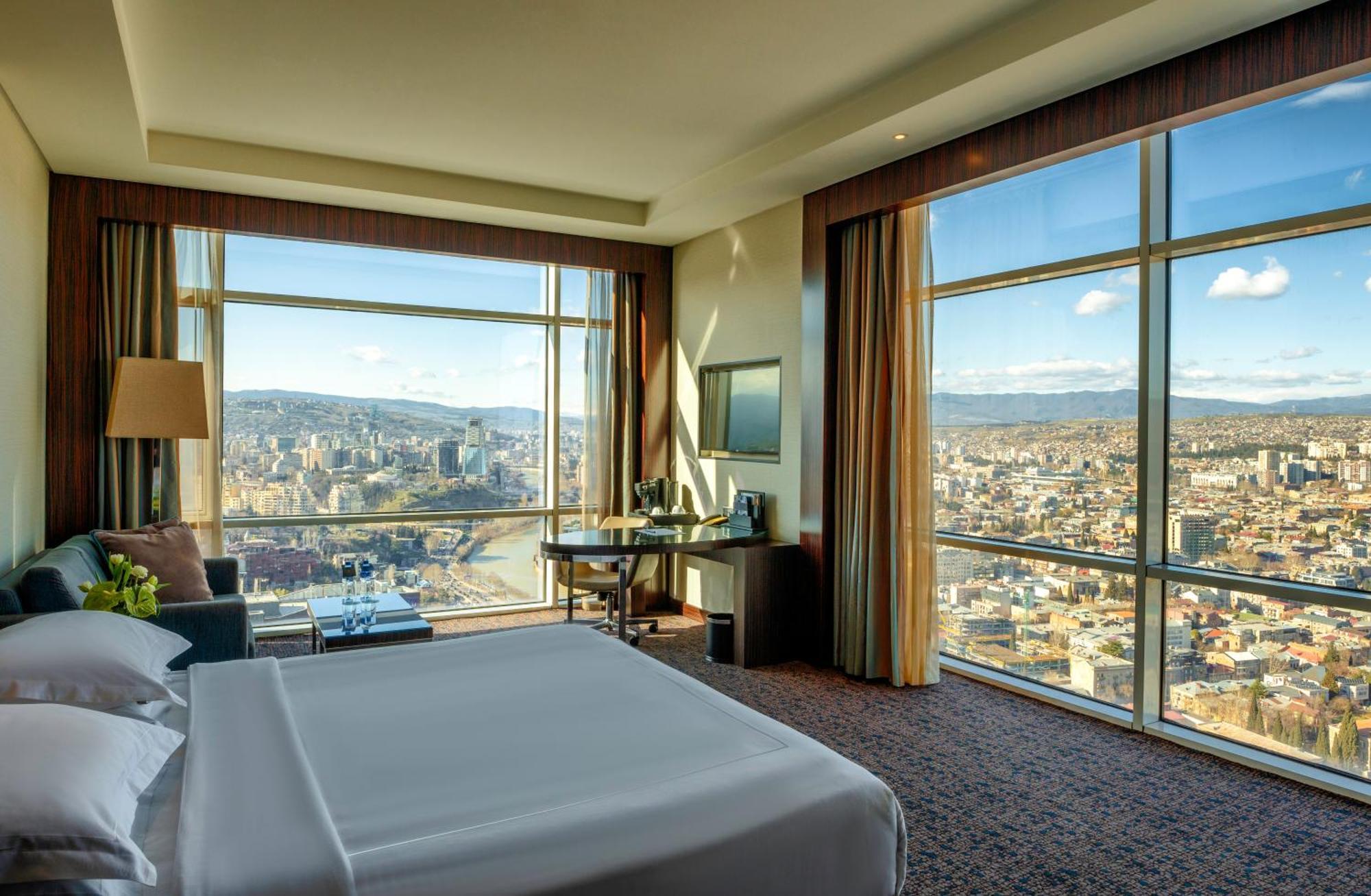 The Biltmore Tbilisi Hotel Bagian luar foto Deluxe room