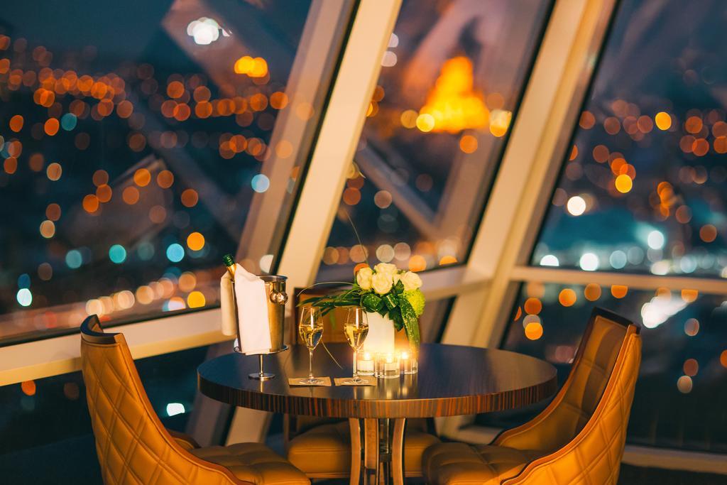 The Biltmore Tbilisi Hotel Bagian luar foto The 360° Lounge